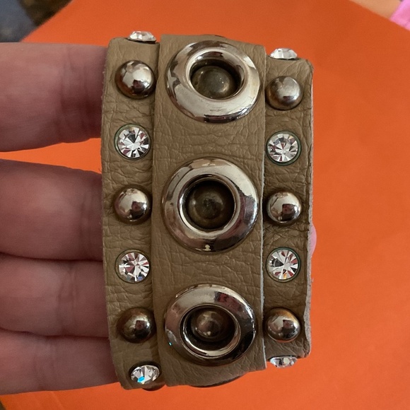 Designer Genuine Leather Stud/Rhinestone Tan silver metal Unisex Bracelet - Picture 12 of 13